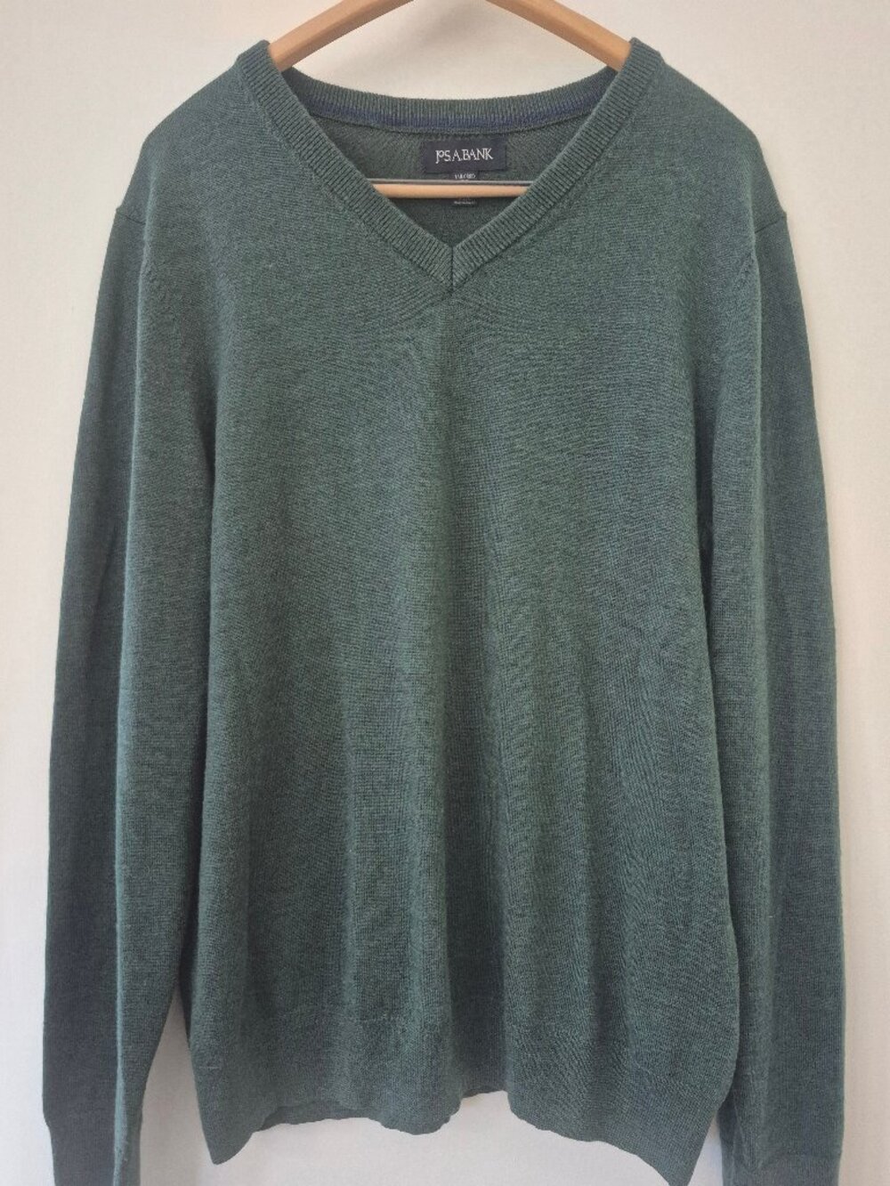 Jos A Bank XL Tailored V-Neck Sweater 100% Merino Wool Classic Preppy Layering